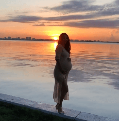 Mientras tanto, ella aprovechó para realizar una inolvidable sesión de fotos para guardar un bello recuerdo de su embarazo.