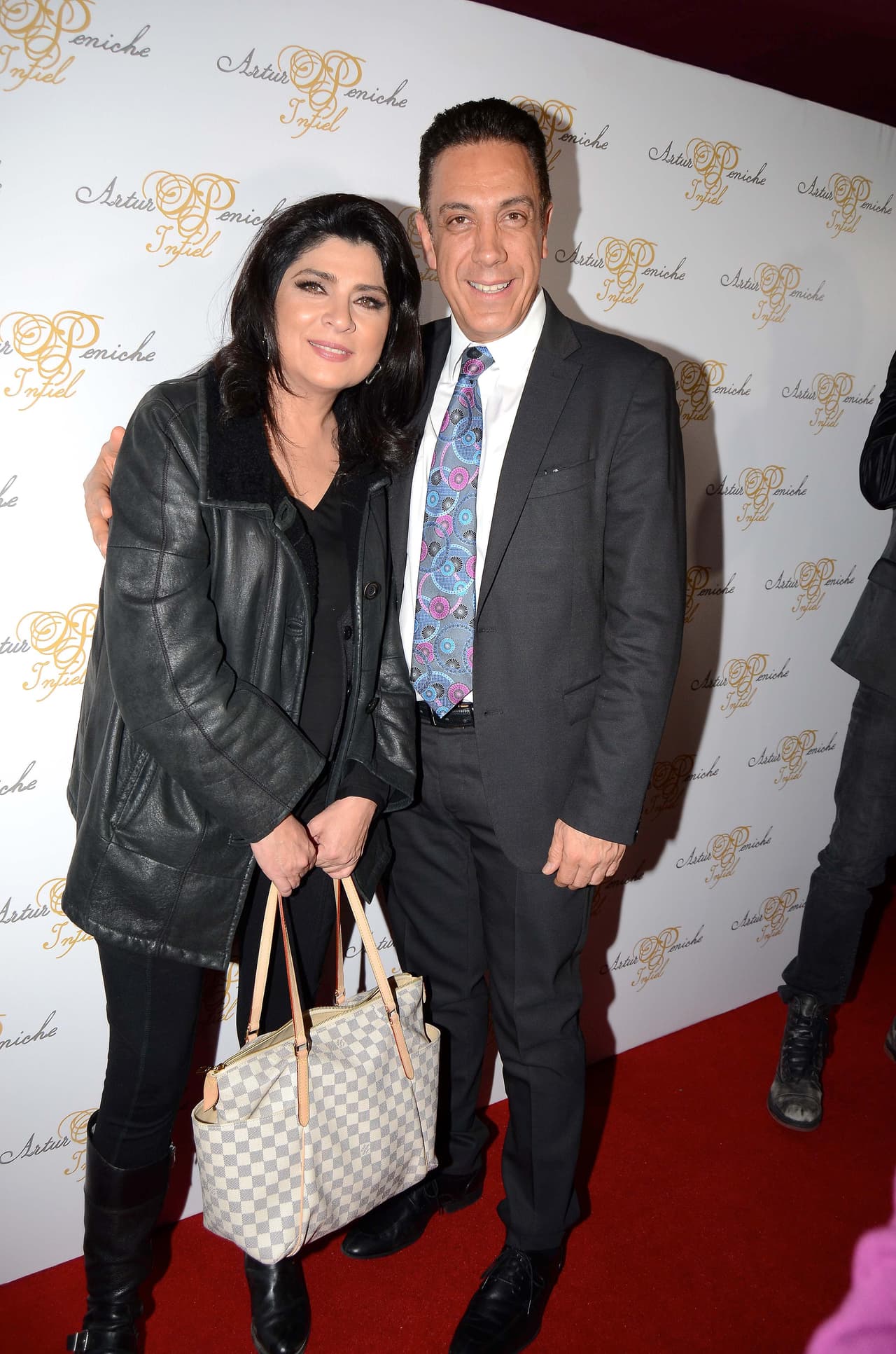 Por su parte Victoria Ruffo está casada con el político mexicano Omar Fayad, con quien tiene dos hijos, además de su hijo mayor José Eduardo, que procreó con del comediante mexicano Eugenio Derbez.