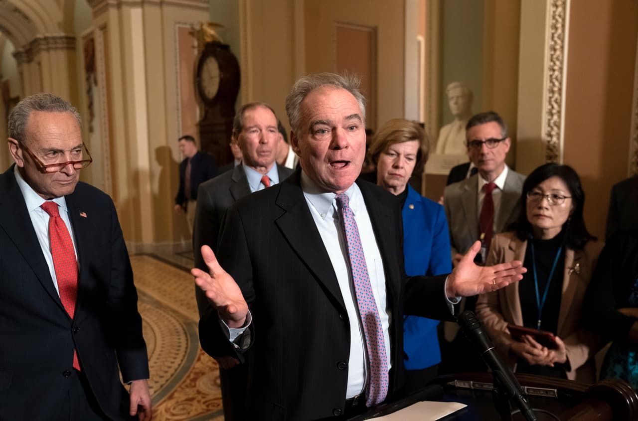 El Senado vota a favor de limitar el poder de Trump para usar la fuerza militar contra Irán