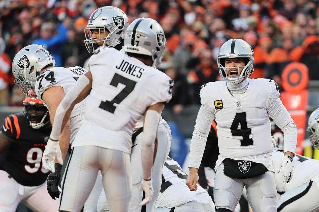 Joe Burrow regresa las emociones a Cincinnati y comanda la victoria 19-26 de los Bengals sobre los Raiders.