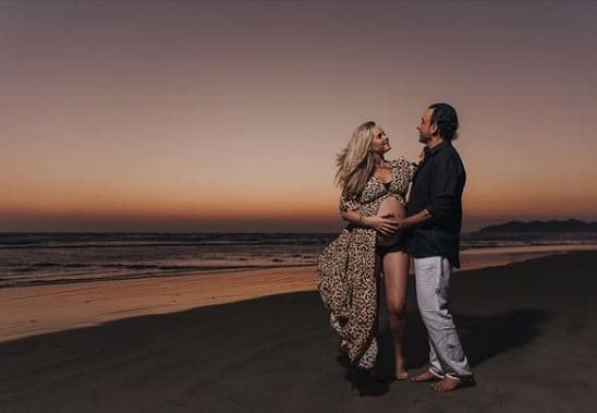 “¡Hoy es un gran día! Te conoceremos Cayetana o Cristóbal”, escribió junto a esta imagen.