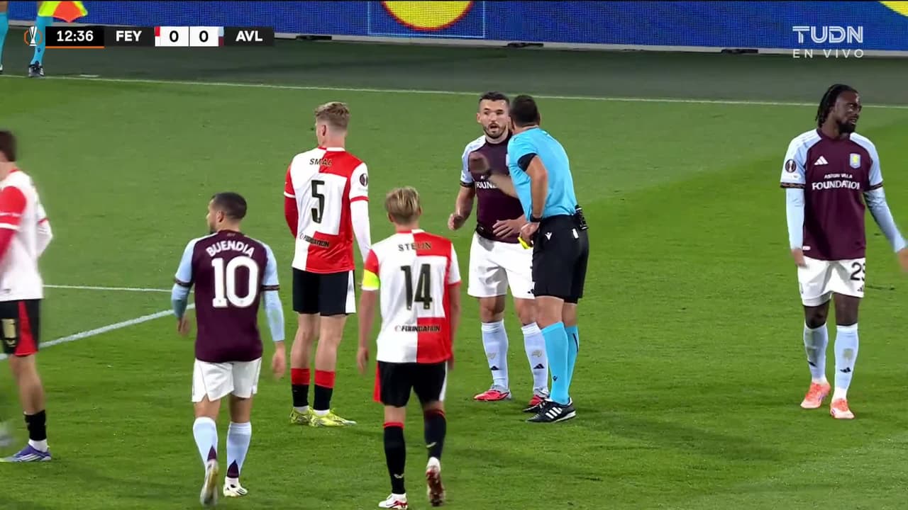 ¡AMONESTACIÓN! Ahmedhodžić recibe amarilla tras jugada con polémica