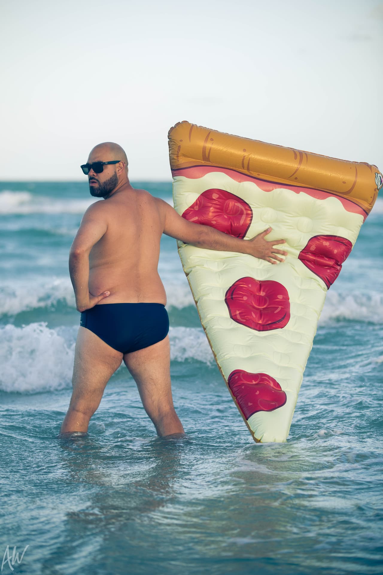 ¿Pero qué nos dicen de 
<b><a href="https://www.univision.com/temas/raul-molinar-el-pelon">Raúl 'El Pelón'</a></b>? Todo un modelo.