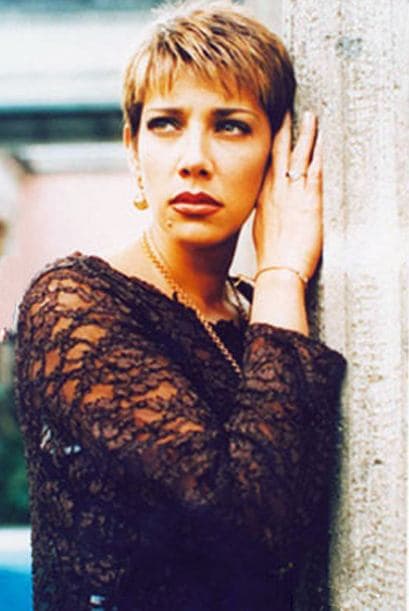 En 1995 sorprendió con su interpretación de Laura en "La dueña". Con este personaje Cynthia demostró que las villanadas se le daban muy bien.