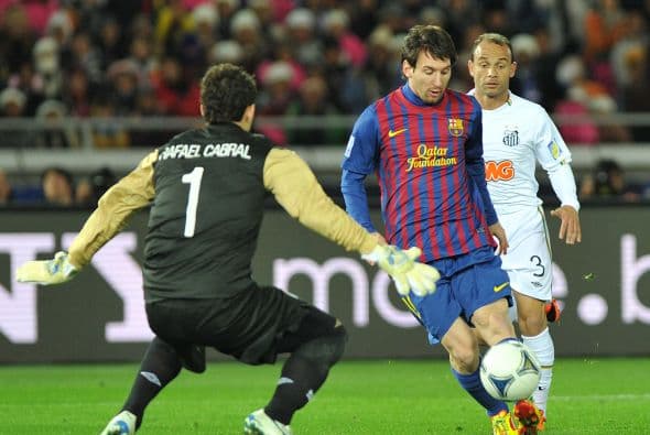 Barcelona cerraría un año de ensueño en ese 2011 con el Mundial de Clubes al llevarse los 6 torneos que disputó ese año, con un doblete de Lionel Messi en la final ante el santos de Brasil los azulgranas lograron la perfección.