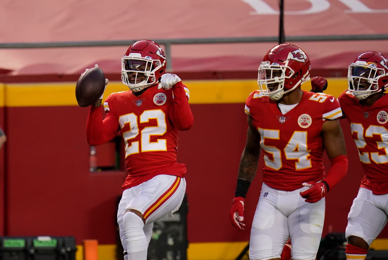 Patrick Mahomes y los Kansas City Chiefs vencen en casa 10-26 a los Patriotas y continúan con el paso perfecto en la temporada 2020.