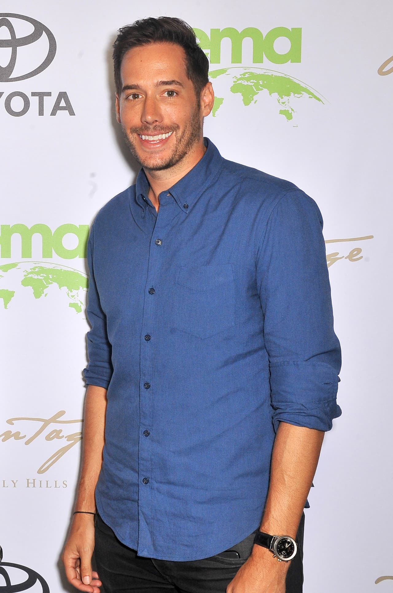 De acuerdo con el informante de PEOPLE, "están saliendo y son felices". 
<a href="https://www.etonline.com/paris-hilton-is-dating-entrepreneur-carter-reum-138927" target="_blank">Otra fuente de Entertainment Tonight</a> declaró que"están disfrutando de la compañía uno del otro".