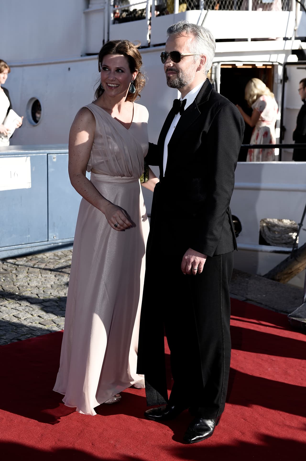 "Con gran tristeza hemos recibido el mensaje de su fallecimiento. A todos nos agradaba mucho Ari. Nuestros pensamientos van especialmente a Maud, Leah, Emma, la princesa Märtha Louise y la familia inmediata de Ari".