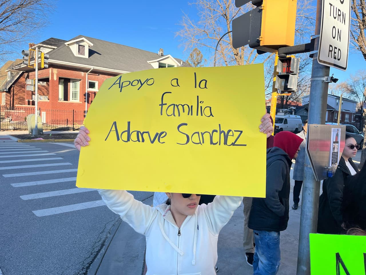 Mientras tanto, algunos estudiantes aseguran no sentirse sorprendidos por lo ocurrido.
<br>
<br>“Yo ya sabía que uno de esos días iba a pasar algo así, pero es muy triste y siento muy feo por la familia”, comentó una estudiante.
<br>