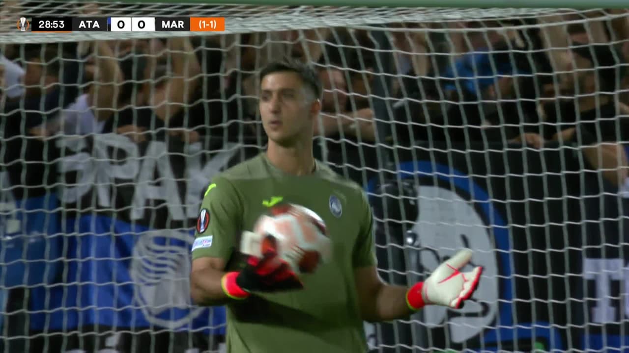 ¡GOL!  anota para Atalanta. Ademola Lookman