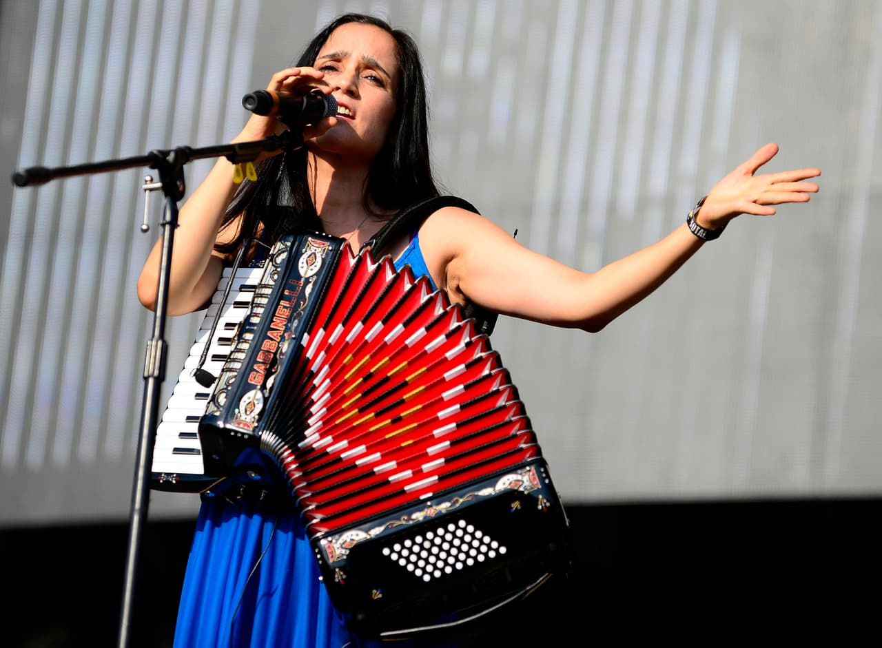 Julieta Venegas ha conquistado importantes escenarios a nivel mundial con su música y, por supuesto, al ritmo de su inseparable acordeón.