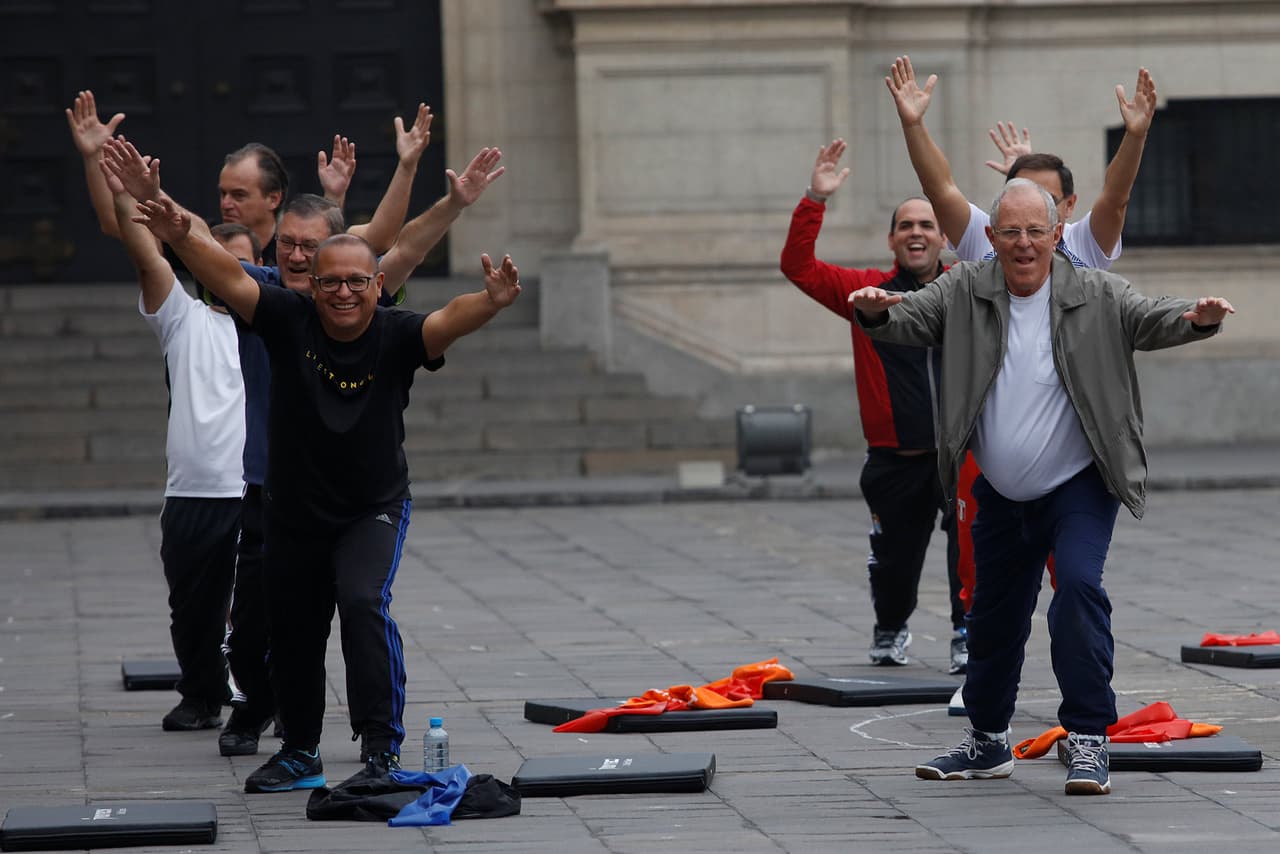 Con ejercicios aeróbicos y Pilates, así comienzan los consejos ministeriales en Perú