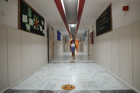 Golareh Agha, que supervisa los datos de salud de Metro Health, dijo que la fuente más común de infección para los niños hasta ahora han sido las personas con las que están en contacto cercano, como los familiares que contraen el virus.