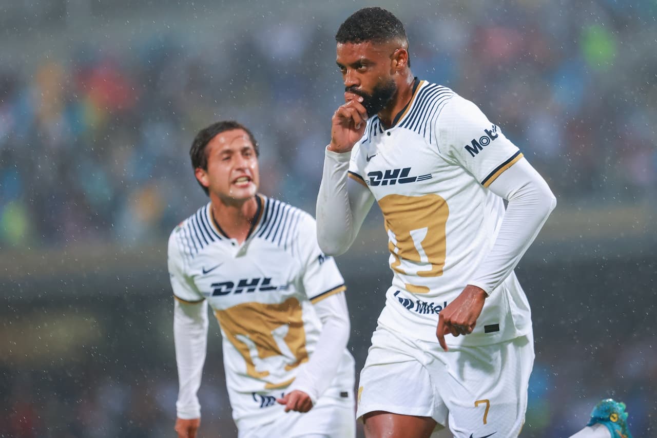 Al 21', Diogo abrió el marcador para Pumas con un frentazo a quemarropa tras haber avisado minutos antes con un remate de 'palomita'.