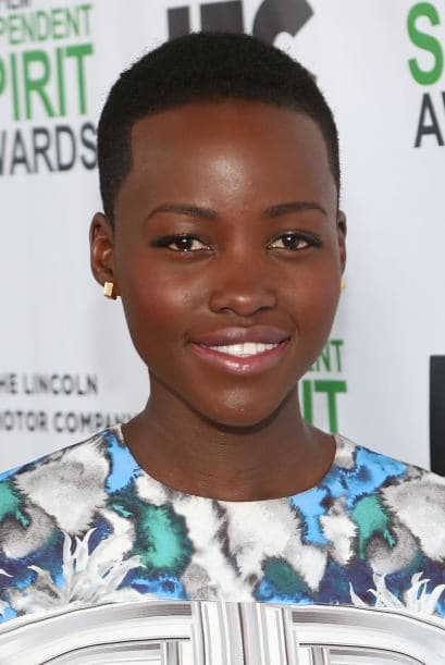 Lupita nació en la Ciudad de México en 1983. Mira aquí lo último en chismes.