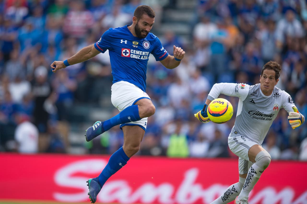 Así fue como Martín Cauteruccio definió el primer gol de la tarde después de que los postes le habían negado la gloria.