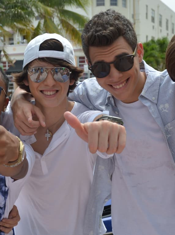 Christopher enamoró a las chicas con su look y convenció a los jueces con su voz.