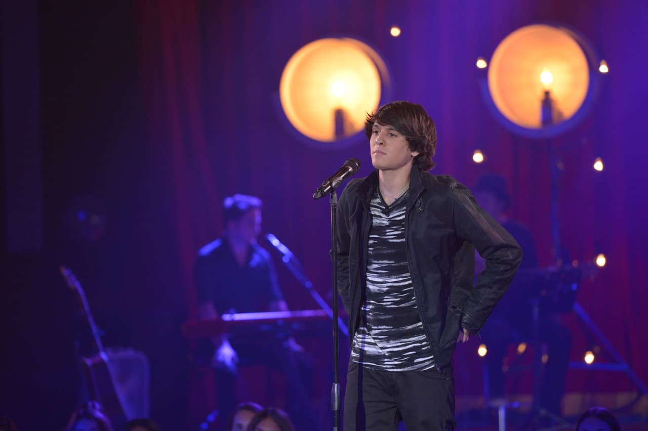 Christopher enamoró a las chicas con su look y convenció a los jueces con su voz.