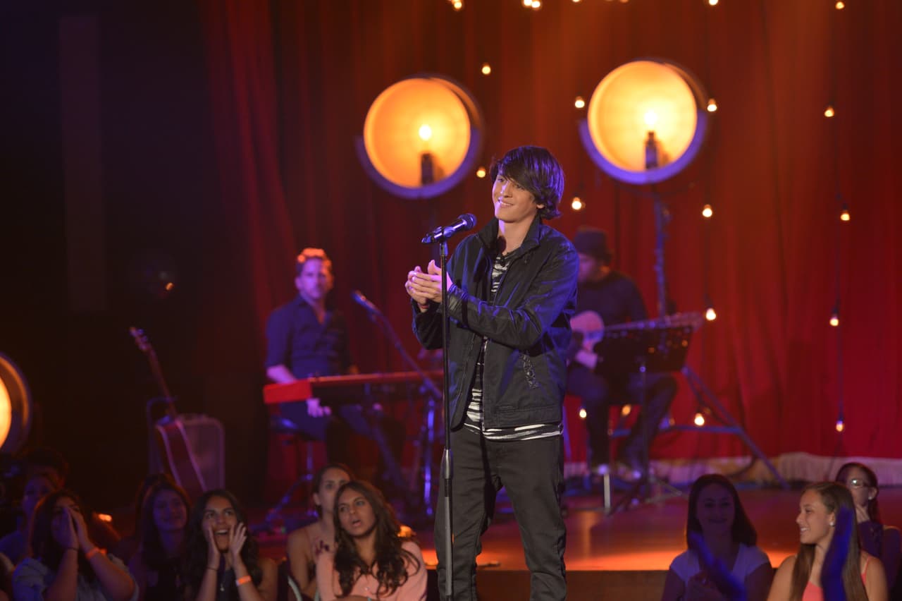 Christopher enamoró a las chicas con su look y convenció a los jueces con su voz.