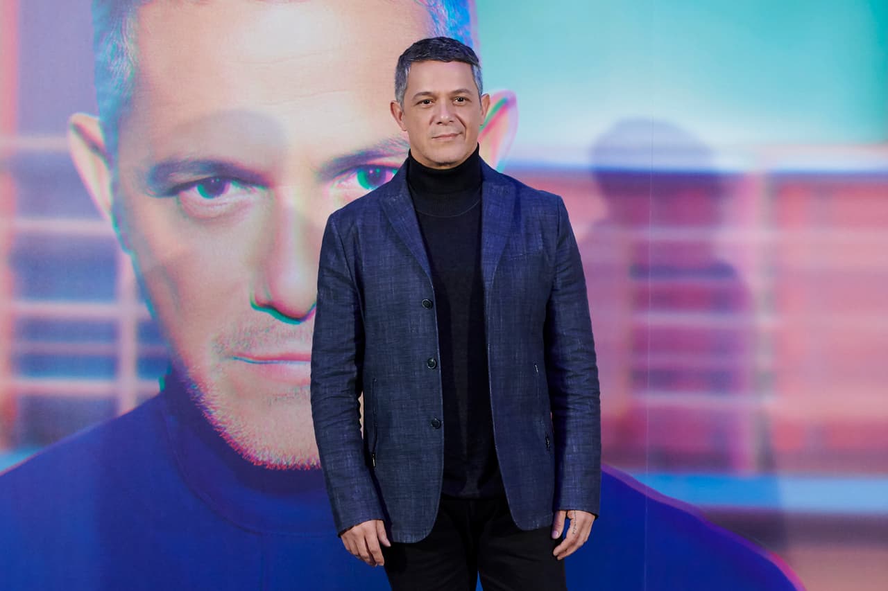 Hace una semana, el jueves 28 de marzo, Sanz estrenó el tema 'Mi persona favorita',
<b><a href="https://www.youtube.com/watch?v=W4AiOKlOO0Q" target="_blank"> primer sencillo de ‘El disco’.</a></b>