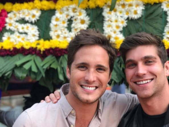 El mismo día, Diego Boneta compartió esta foto desde Xochimilco en la misma trajinera en la que Sofia viajaba con su madre. Sin embargo, nuevamente el actor omitió cualquier comentario o registro fotográfico con Sofía.