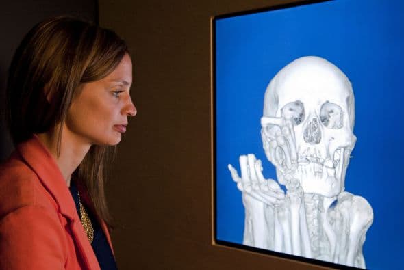 Uno de los descubrimientos más sorprendentes es el de una niña embalsamada conocida como Tjayasetimu, quien falleció en el Año 800 AC cuando tenía entre siete y nueve años de edad.