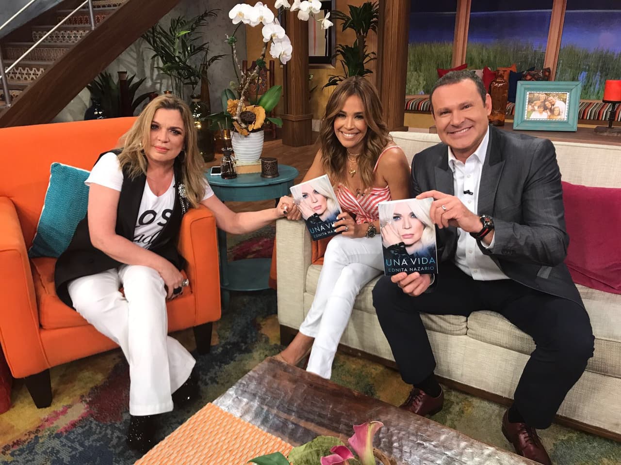 Karla y Alan la felicitaron por este libro que moverá muchos corazones.