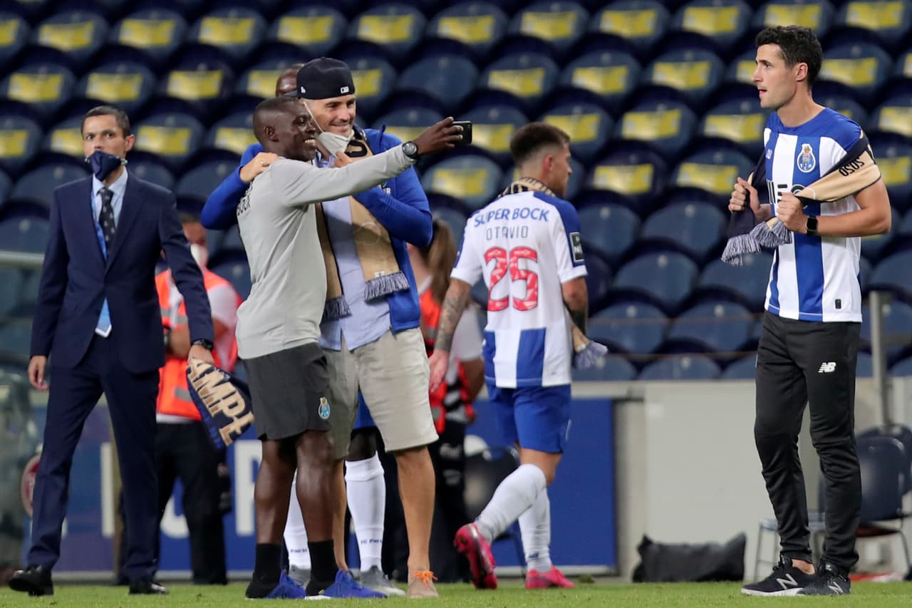 El Tecatito Corona firma su gran temporada al conseguir un nuveo título de la Liga Portuguesa con el Porto.