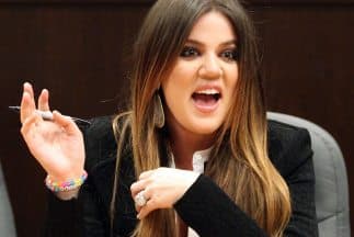 Khloé Kardashian pide le toquen el trasero