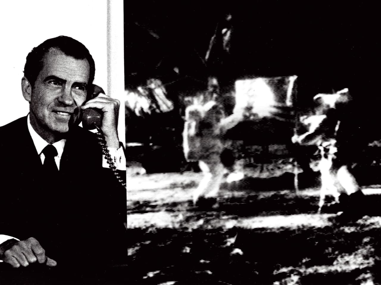 El presidente Richard Nixon se comunicó con la tripulación, lo que el mismo consideró "la llamada telefónica más histórica de la Casa Blanca".