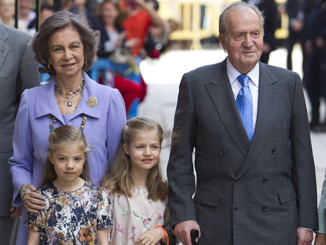 Los reyes émeritos de España, don Juan Carlos y doña Sofía, son abuelos presentes y consentidores. Ambos procuran pasar todo el tiempo posible con la princesa Leonor y la infanta Sofía.