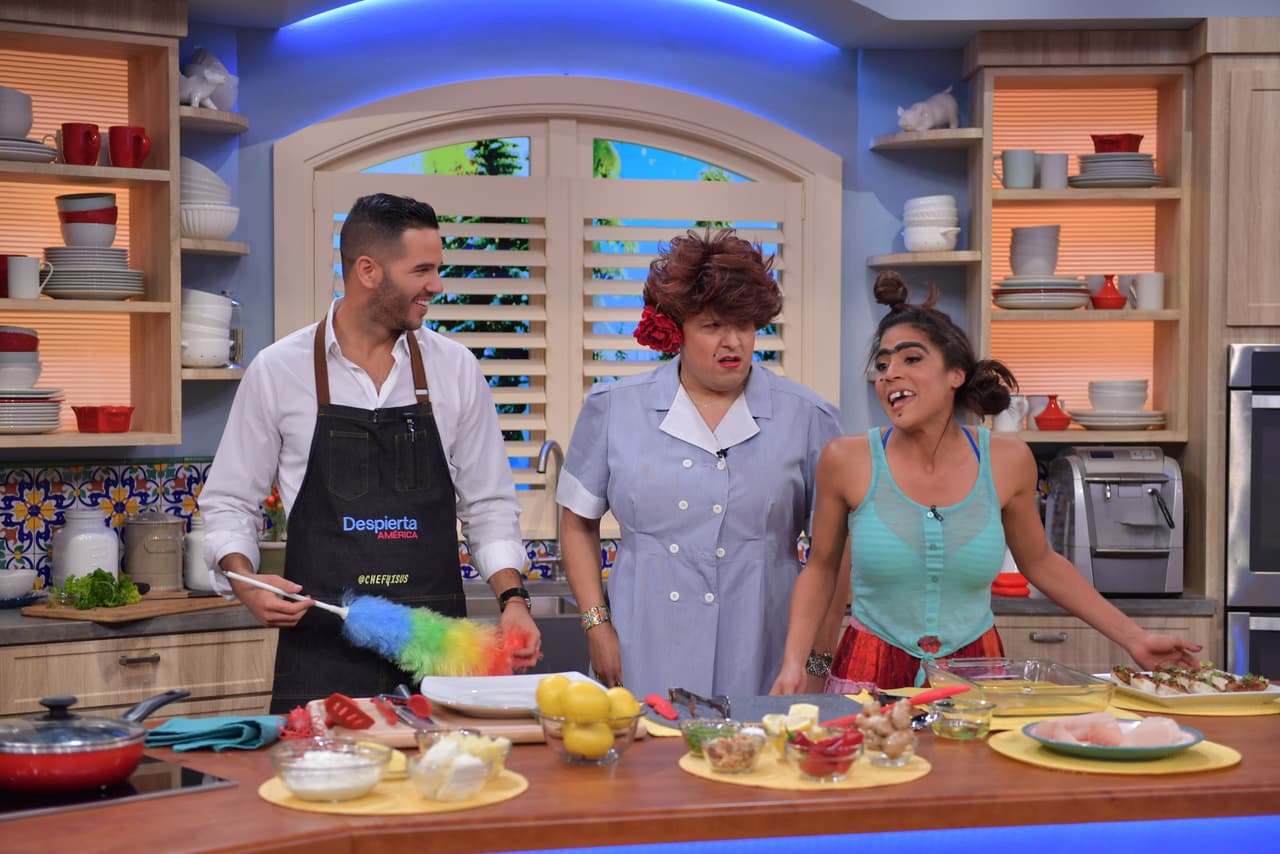 A Doña Mecha nadie la invitó y tuvo un encuentro cercano con Mela.