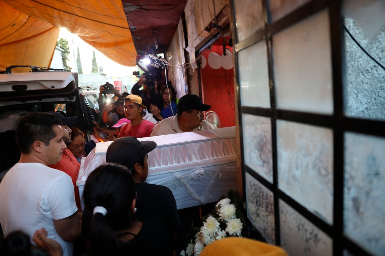 Vecinos y amigos de la familia de la menor asesinada la recuerdan como una niña alegre, con muchas ganas de vivir. Los vecinos organizaron una colecta en el barrio para ayudar a la familia a pagar los servicios funerales.