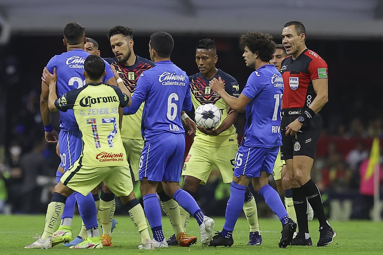 América y Cruz Azul no supieron hacerse daño, pero el empate le dio lo suficiente a las Águilas para instalarse entre los cuatro mejores e ir a Cuartos de Final directo, mientras que Cruz Azul jugará Repechaje y espera rival.