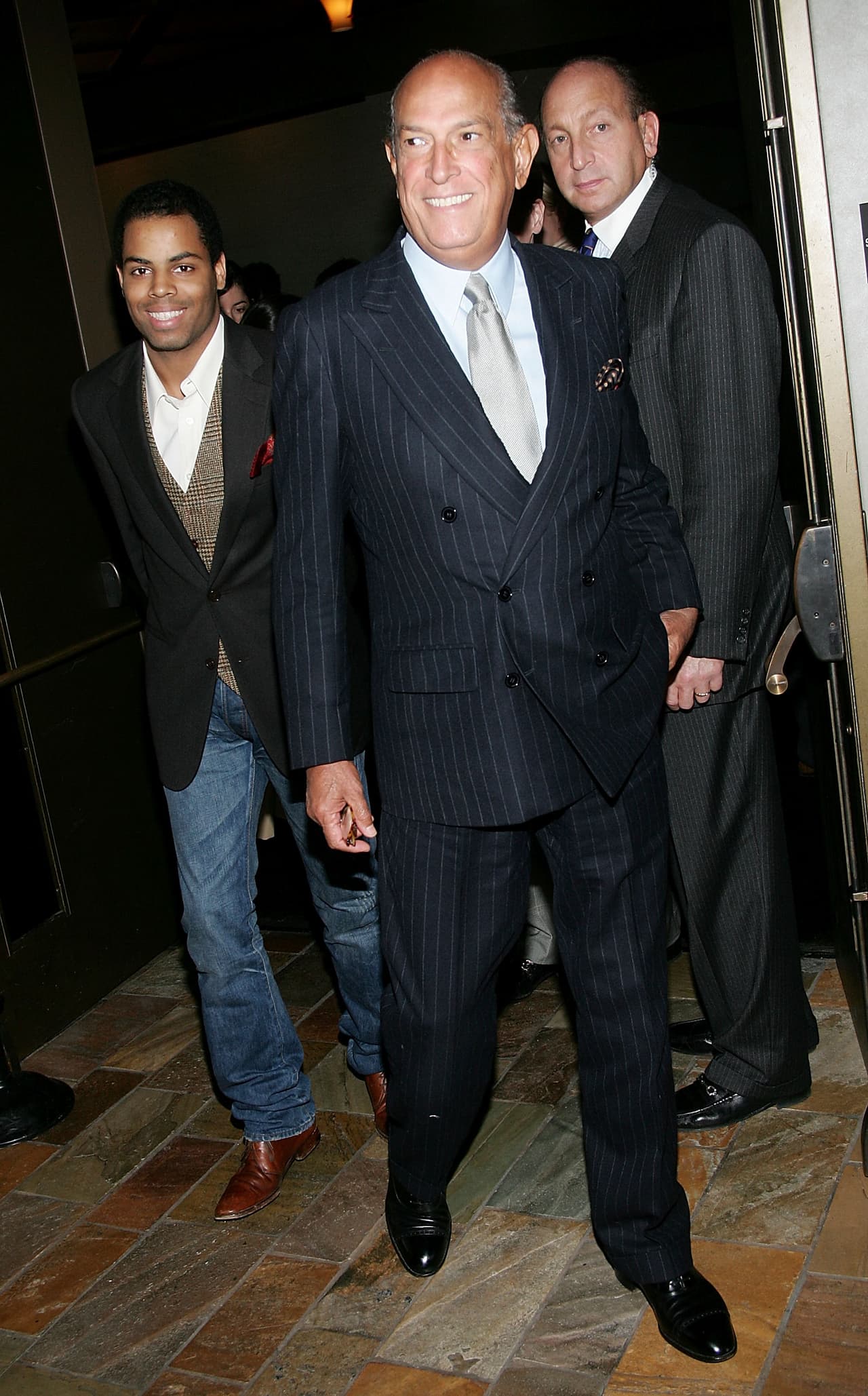 La noticia de que Moisés recibiera una mínima cantidad de la herencia de su padre sacudió a todos por igual.