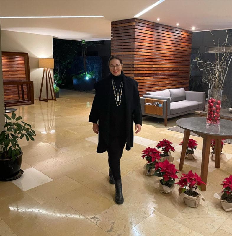 A pesar de no lucir la misma figura de su juventud cuando era una de las top model más famosas de México en la década de 1990, la actriz tiene muy claro que
<b>el físico ya no le importa</b>.
<br>