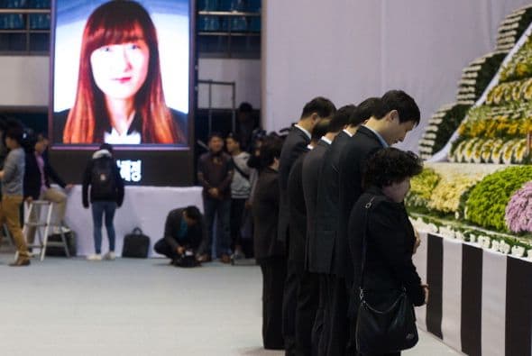 En cuanto a la investigación, el capitán y otros siete tripulantes fueron detenidos.