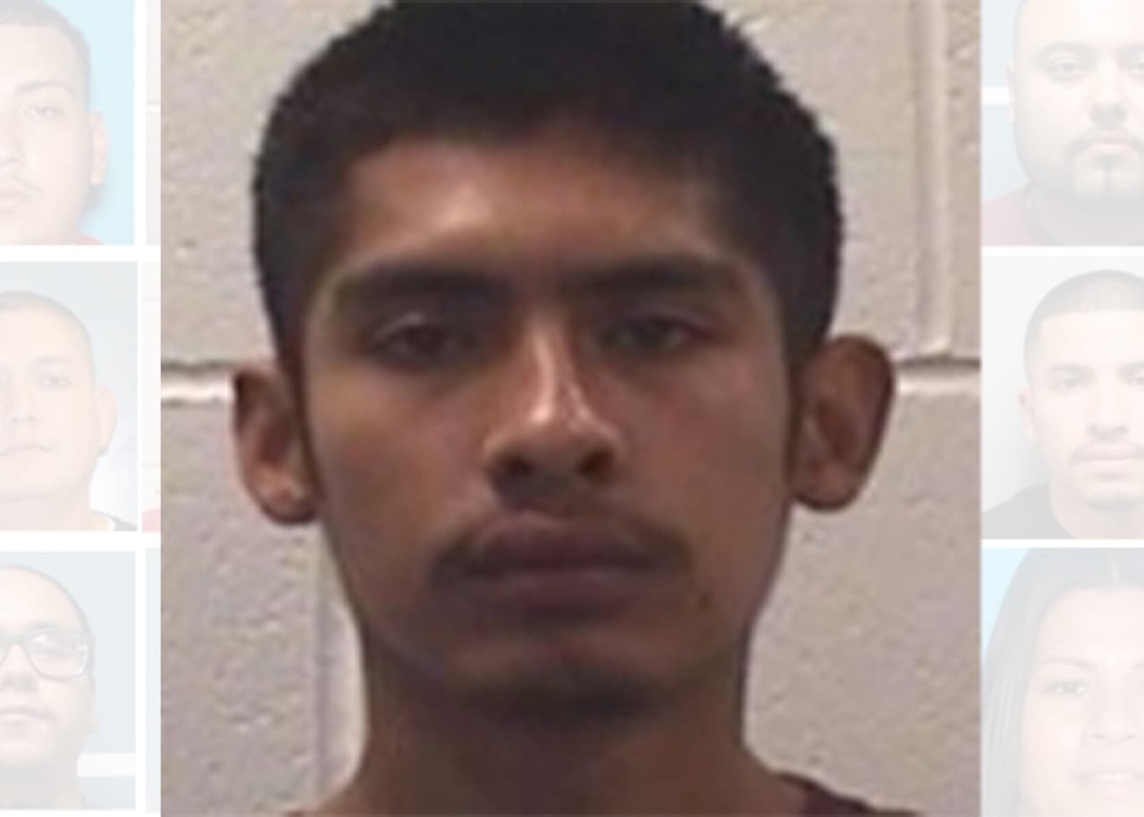 Cristián Bravo tiene 19 años, oriundo de Cutler, enfrenta cargos por posesión de arma de fuego, vender drogas y ser miembro documentado de una pandilla criminal.