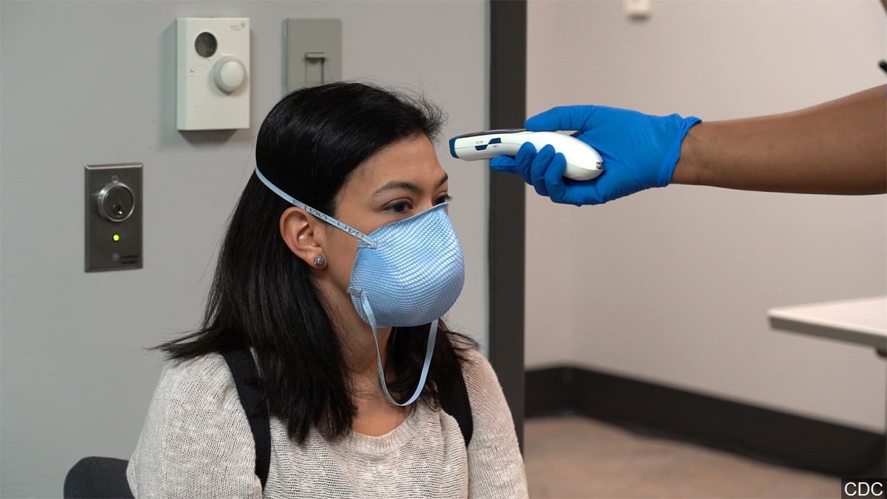 <b>2.</b>
<br>
<b>Mito: </b>Todas las personas tienen el mismo riesgo de contraer COVID-19. 
<br>
<b>Relidad: </b>Las personas que han estado en contacto cercano con una persona que tenga coronavirus o que hayan estado recientemente en un área con propagación continua, tienen mayor riesgo de contraer coronavirus.
<br>