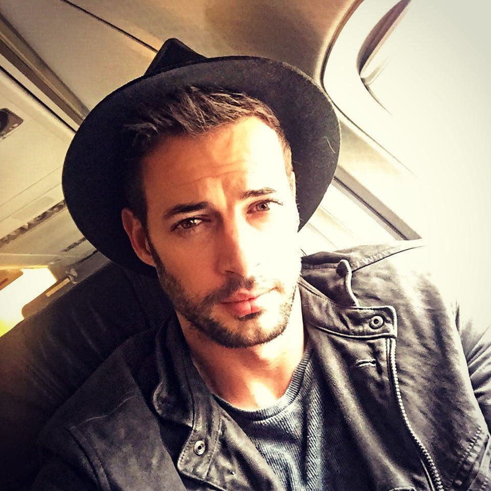 "El haber crecido en un país comunista donde te cortan las alas y te limitan todo el tiempo a hacer algo y a ser creativo con tu vida, sales de eso y no quieres que nadie más te corte las alas otra vez porque las tuviste cortadas en parte de tu vida", comentó.