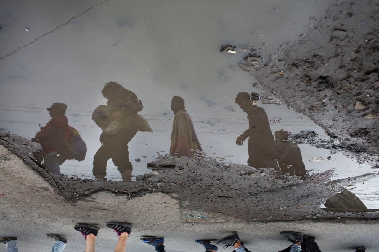 Solo una semana después de que la medida entrara en vigor, una jueza
<b><a href="https://www.univision.com/noticias/america-latina/ecuador-suspende-temporalmente-la-exigencia-de-pasaporte-a-venezolanos-que-huyen-de-la-crisis">suspendió por 45 días</a> </b>el requisito de presentación de pasaporte a los inmigrantes de Venezuela que tratan de ingresar a Ecuador.