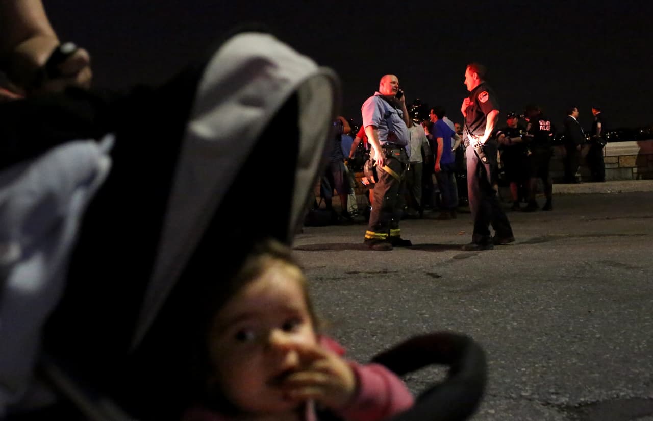 Bomberos y policías de ambos estados trabajaron juntos en esta emergencia.