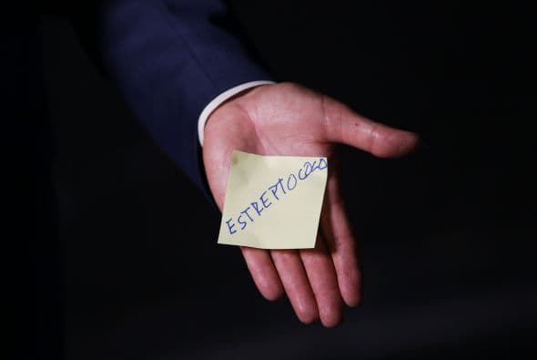 La primera palabra del hijo de Eduardo Rodríguez, meteorólogo de Univision, fue “estreptococo”. Su esposa estaba estudiando medicina y al bebé se le pegaron las palabras largas y enrevesadas. (Fotografía de Almudena Toral).