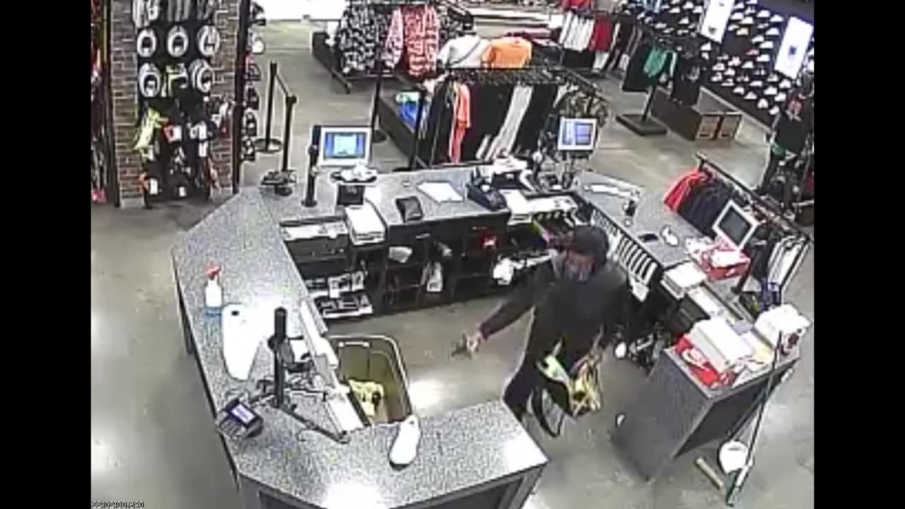 Entró con una pistola al Sawgrass Mills y se robó el dinero de las ventas 