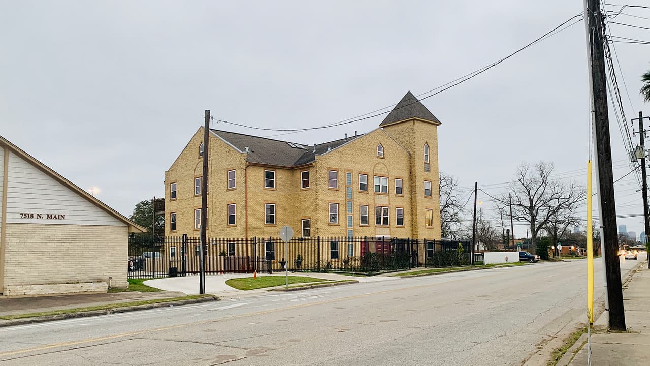 El templo original fue demolido en 11 de febrero de 1947 para comenzar la construcción del actual edificio que se inauguró el 7 de octubre de 1951.