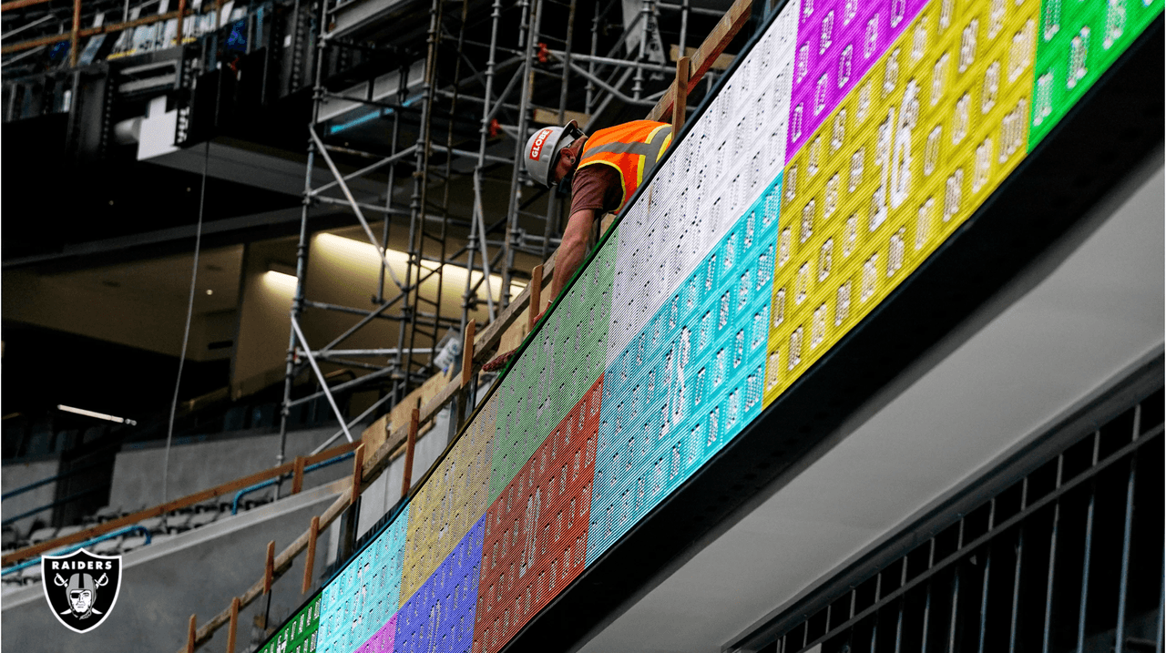 Las pantallas siguen en el proceso de adaptación y prgramación.