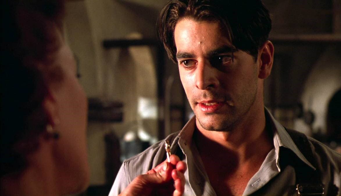 EL ESPINAZO DEL DIABLO
<br>Dirigida por Guillermo del Toro y protagonizada por Eduardo Noriega y Marisa Paredes, es una intensa cinta con todo el estilo y belleza que acompaña la filmografía del director mexicano.