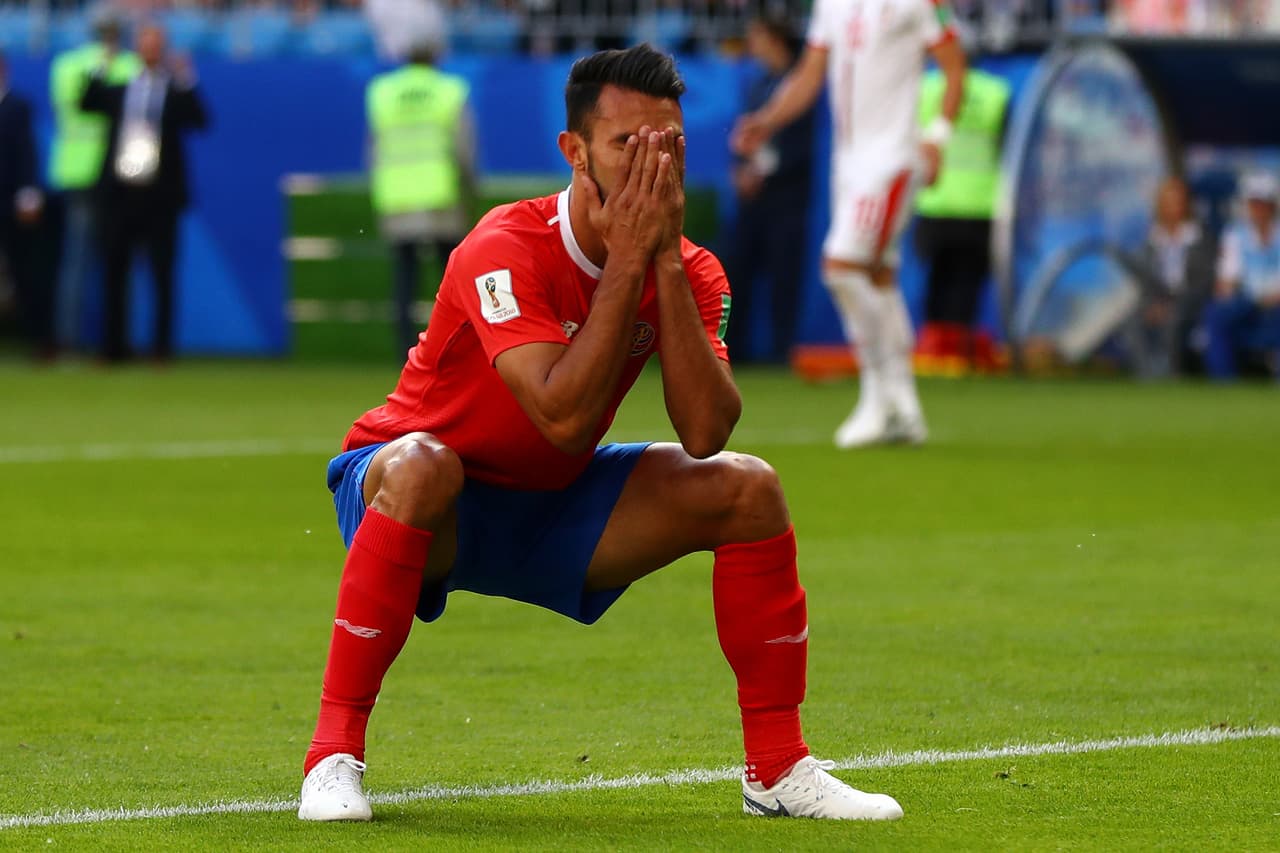<b>COSTA RICA </b>
<br>Después de su magnífico Mundial en 2014 siendo la revelación en el Grupo de la Muerte con tres campeones del mundo, uno esperaba que Costa Rica se clasificara por lo menos a octavos de final en un sector donde Brasil era la única amenaza, pues parecían más fuertes que Suiza y Serbia.