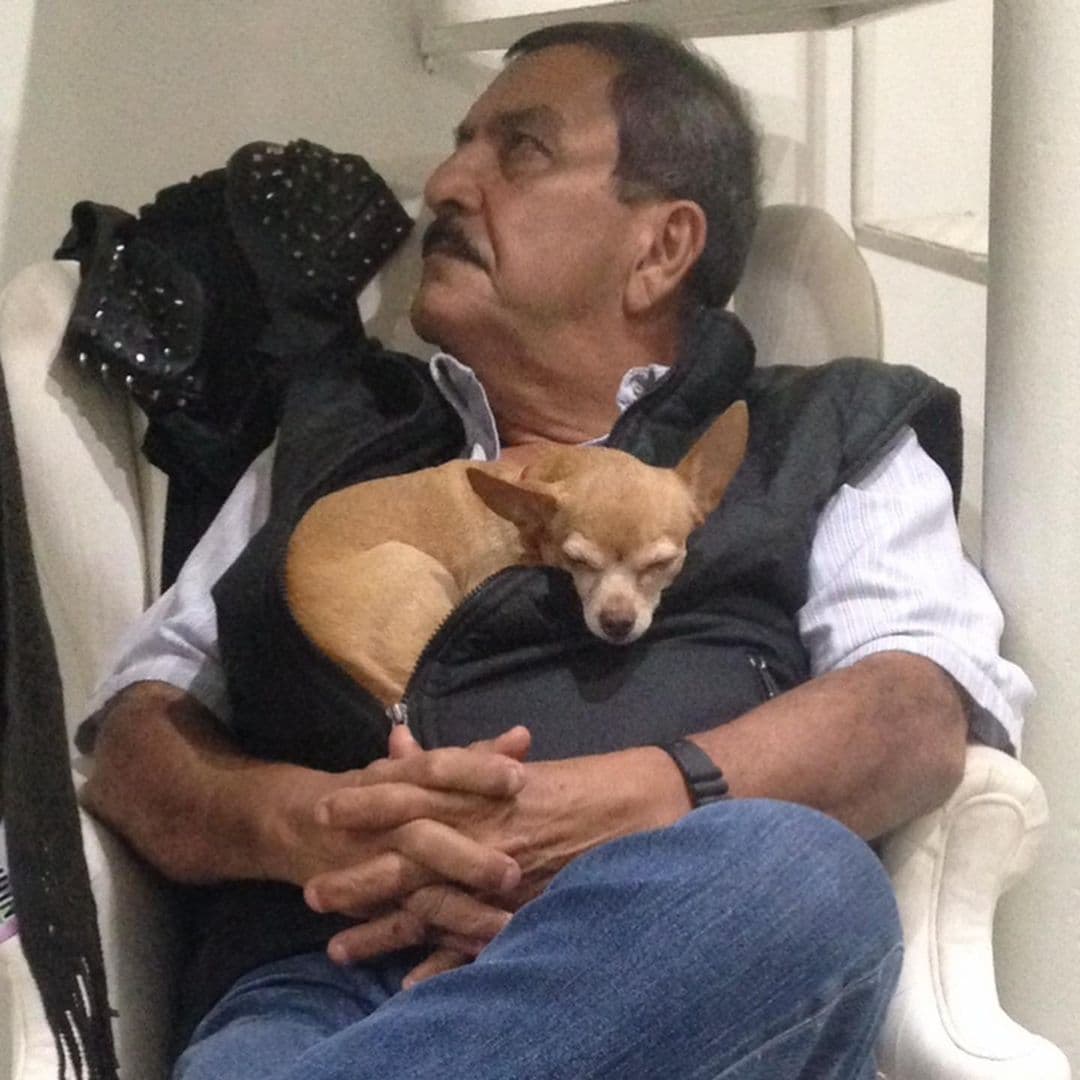 La muerte de la abuela de Ana Patricia Gámez sucede solo un año y 2 meses después de otra triste pérdida en su familia: la de su papá,
<b> <a href="https://www.univision.com/shows/despierta-america/ana-patricia-se-conmueve-al-recordar-a-su-padre-y-como-lucho-por-5-anos-contra-el-cancer-video" target="_blank">don Juan Gámez. </a> </b>
<br>