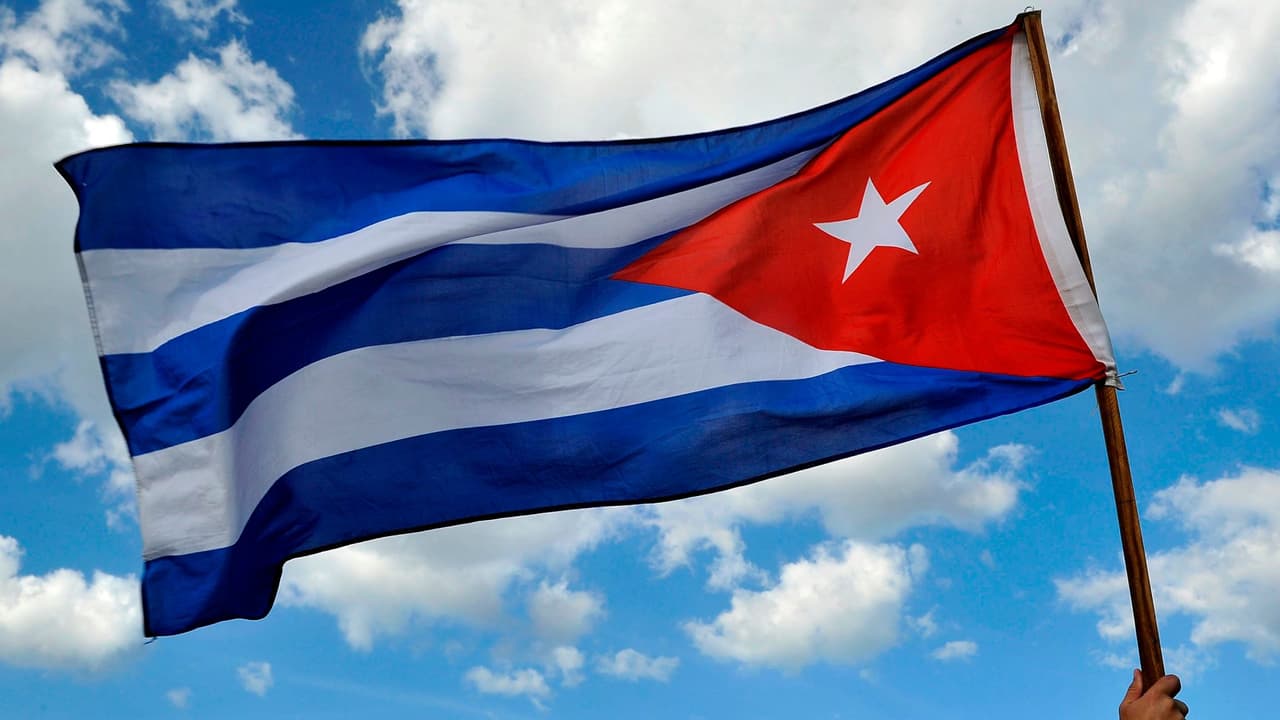 Políticos demócratas y republicanos hacen recomendaciones a Biden sobre la política hacia Cuba